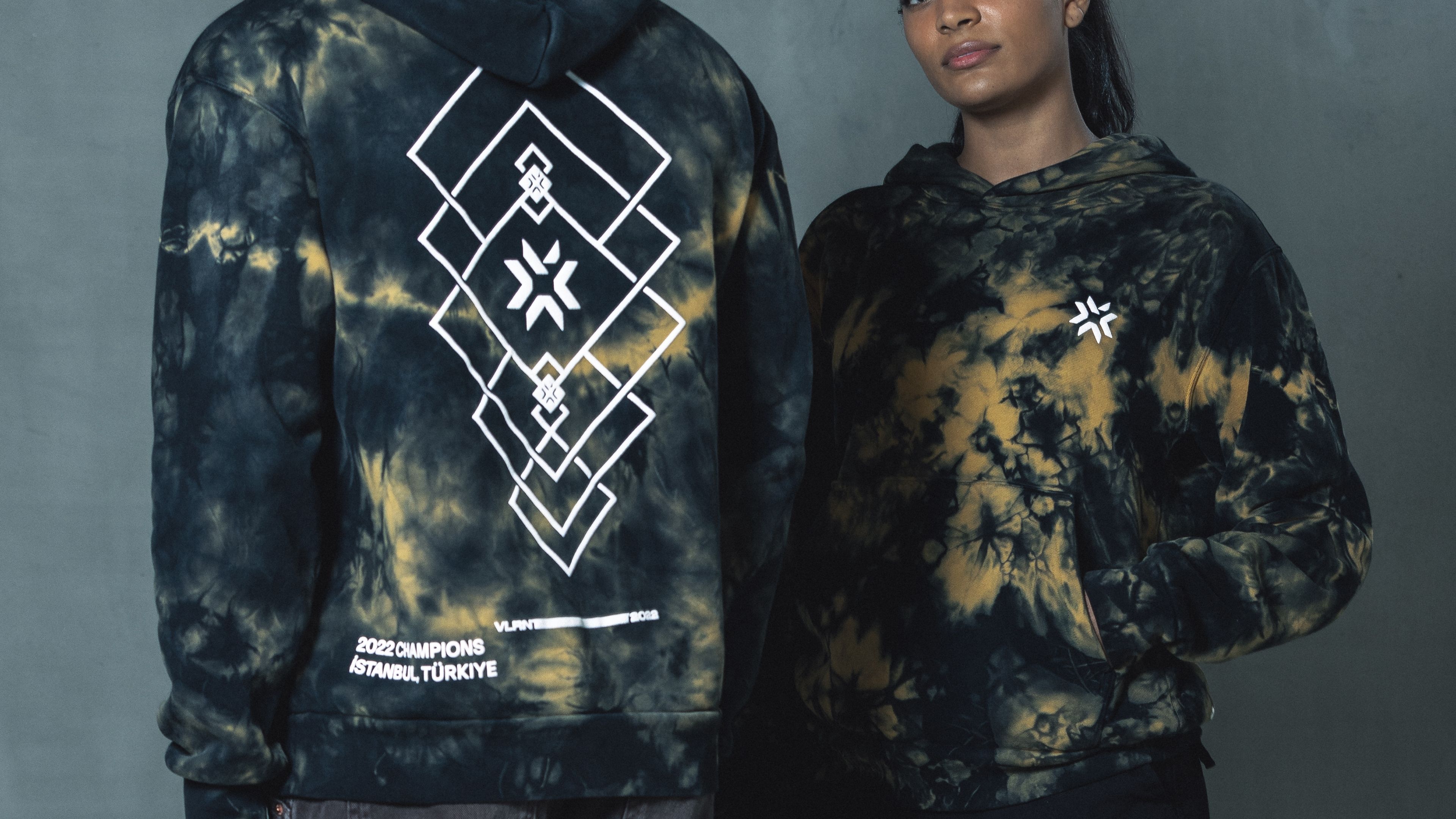 02_Hoodie_valmerch_1920_1080.jpg