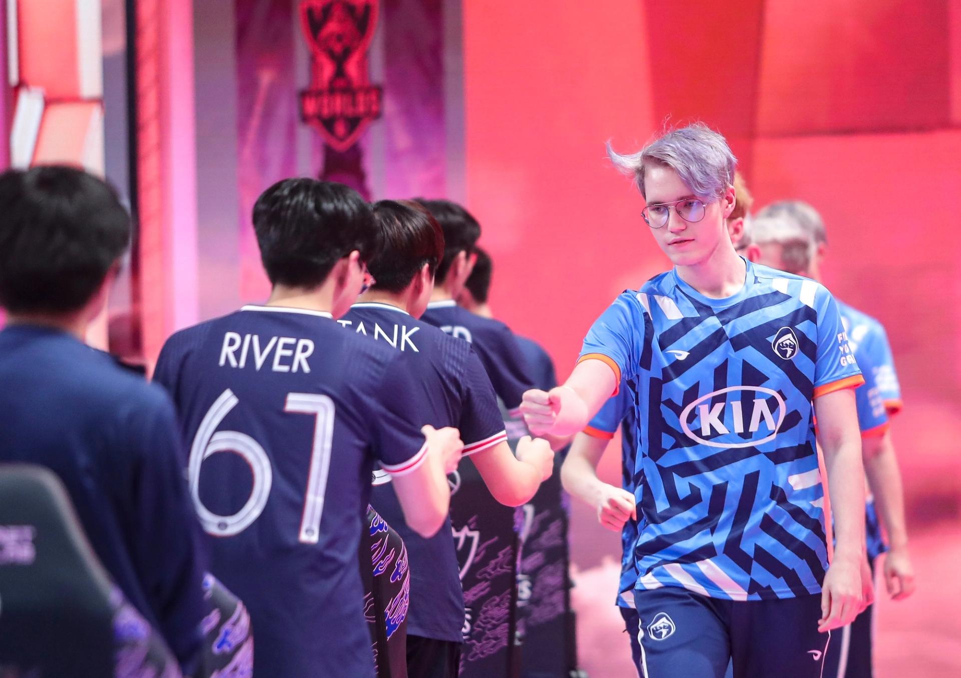LoL Esports | Rogue Rising: Rogue's History at Worlds